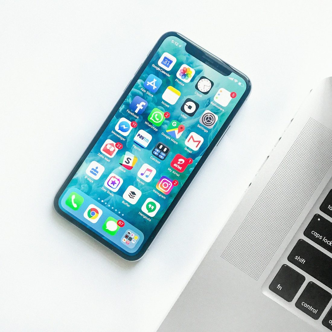 新浪体育 APP 赛程与赛事列表界面示意